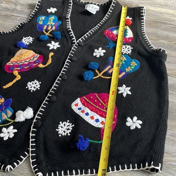 B P Design Black Knit Crochet Christmas Sweater Vest L/G mittens snowflakes - Picture 7 of 11